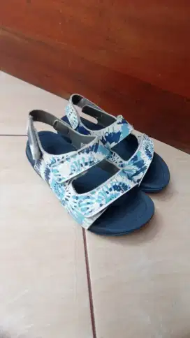 Sepatu dan sendal anak usia 3-4thn