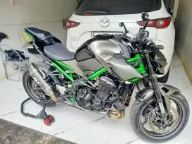 Dijual Cepat Kawasaki Z900 2023 Black on Grey/ Hitam Abu
