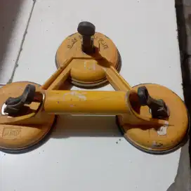 Alat untuk angkat kaca