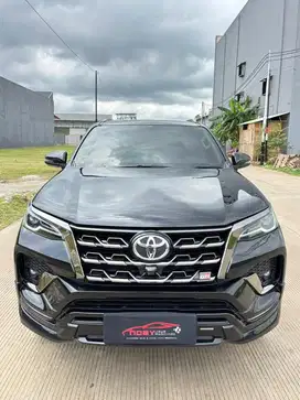 Toyota Fortuner VRZ 2.8 GR SPORT 2022 Automatic Diesel (Hitam Metalik)