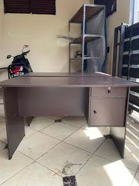 Meja kerja second mulus