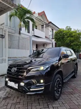 Fortuner VRZ 2.8 GR Sport 2022 AT Matic Hitam 4x2 Solar Diesel TRD
