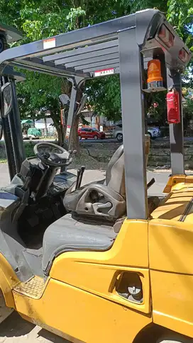 DIJUAL FORKLIFT CATERPILLAR 3 TON MAST STD UNIT NORMAL LGSG PEMILIK