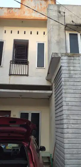 Di jual cepat rumah 2 lantai