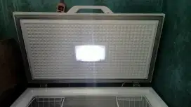 Di jual frizer sharp 205 liter
