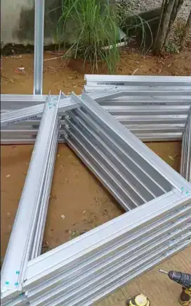 Rangka atap baja ringan