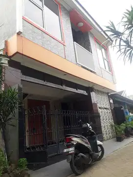 LT.108 Meter Rumah 3 Lantai di Cimone Permai