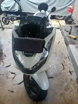 Jual pcx 160 putih tahun 2021
