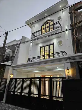 Rumah di Cinere Depok Komplek Lokasi Strategis Dekat ke Living Plaza