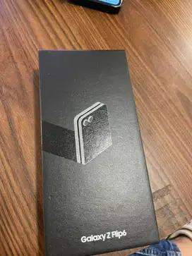 Samsung Z Flip 6 12/256 SILVER SEIN