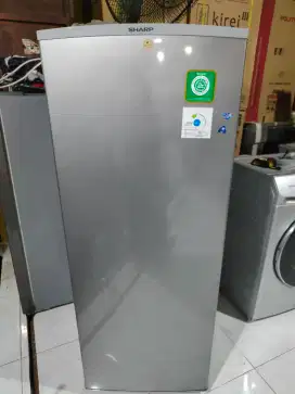 Frezer Sharp 8rak istimewa mulus,normal masih orisinil