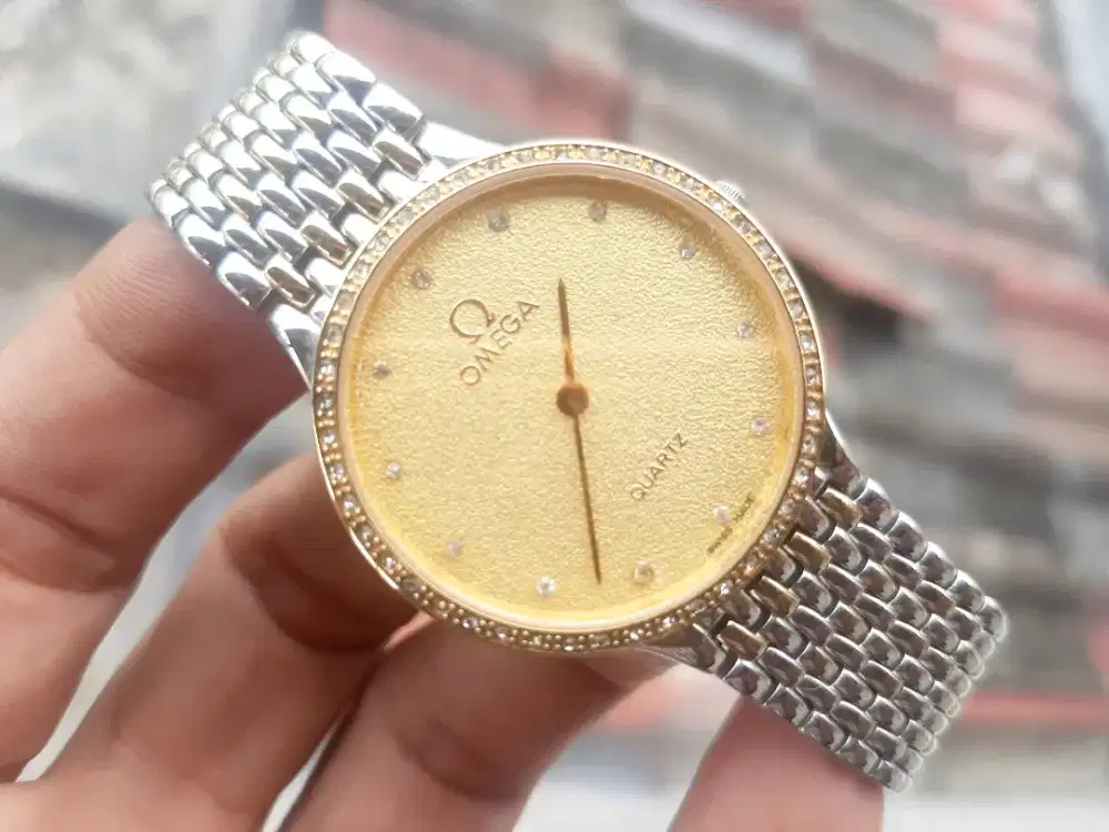 Dress watch texstured dial plated