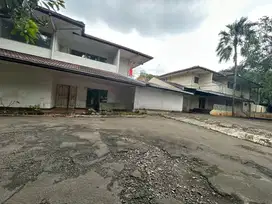Dijual Rumah Lama Hitung Tanah Saja di Kemang Jakarta Selatan