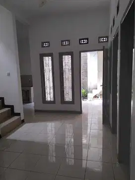 Disewakan Rumah Siap Huni di Jalan Kembar Mohammad Toha Kota Bandung