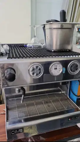 mesin pembuat kopi