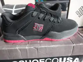 Dc shoes size 10/39-40