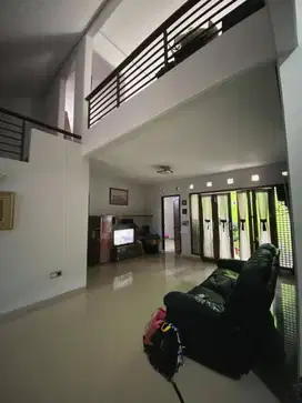 Rumah Modern Semi Furnished di Area Setra Duta