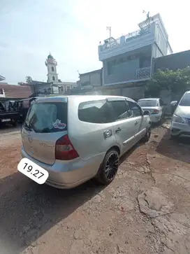 Nissan Grand livina 2010 Bensin
