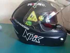 Helm GP 1000 hitam