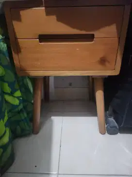 Meja nakas jati