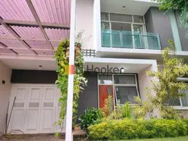 Rumah di Kota Baru Parahyangan Bandung, Mewah Semifurnish Hadap Timur