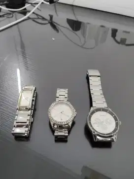 Dijual 2 buah jam esprit wanita dan 1 jam casio pria.