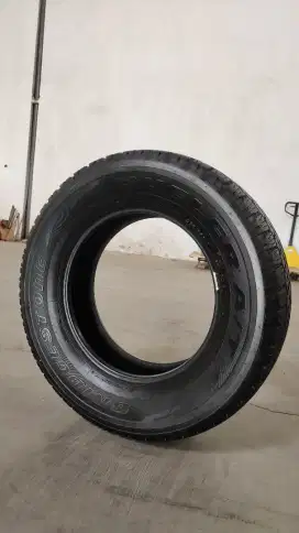 Ban Bridgestone 265/65 R17