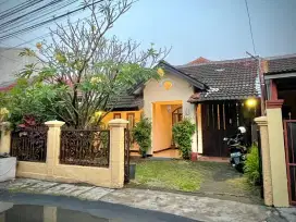 DISEWAKAN RUMAH NYAMAN COCOK UNTUK USAHA MARGAWANGI BANDUNG