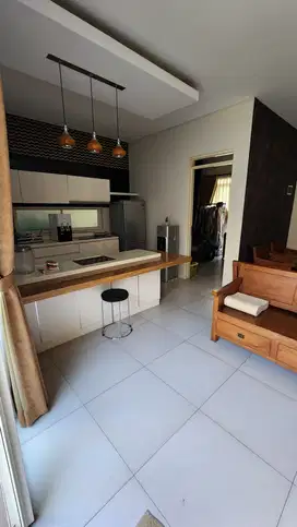 Rumah di Kota Baru Parahyangan Bandung, Semifurnished ada Kolam Ikan