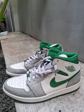 Sepatu Air Jordan 1 Mid Pine Green Smoke Grey