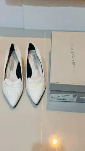 Charles&Keith trapeze heels white 5.5cm