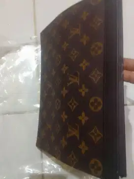 Handbag LV Model Clucth warna coklat Baru