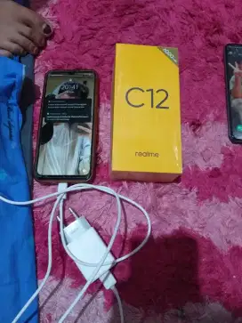 Jual hp realme c12 3/32gb minus lecet pemakaian nego