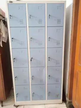 Dijual cepat lemari loker besi 15 pintu