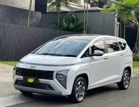 Hyundai Stargazer Prime 1.5 AT Nik 2022  Captain Seat