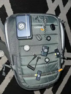 Hollyland Lark M2 Wireless lavaliere microphone (minus 1 mic)