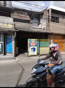 Di kontrkan Ruko Strategis di lewati angkot, depan perumahan permata