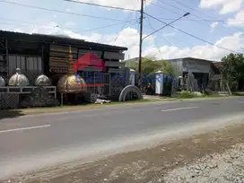 Rumah Dijual Di Jalan Kediri - Warujayeng, Rumah Diapit 2 Toko