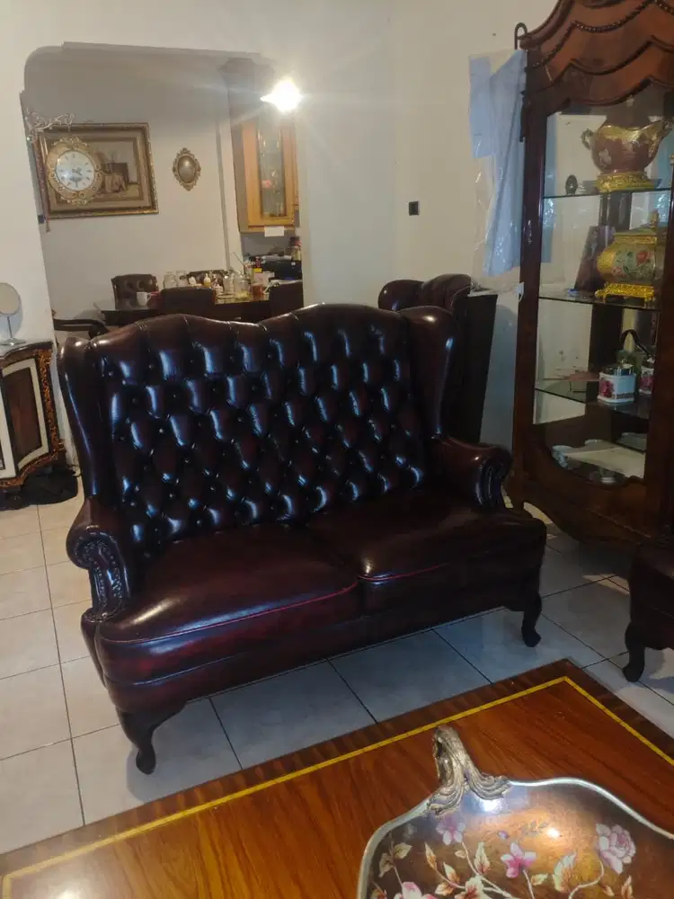 Sofa Kulit Chestherfield