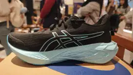 Asics Novablast 4 Liteshow