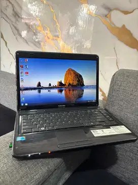 JUAL LAPTOP TOSHIBA SECOND 1 JUTAAN MURAH NORMAL BERGARANSI