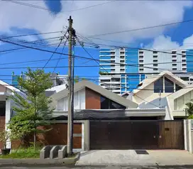 Rumah Dharmahusada Indah Lokasi Bagus, Hrg Bagus, Siap Huni