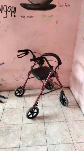 Di jual kursi lansia masih bagus normal