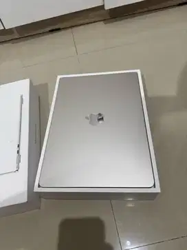 Dijual macbook air M3 13,5 inch 256Gb baru 4 bulan pakai