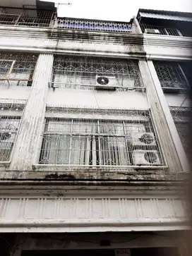 dijual ruko bagus di kompleks ruko jembatan lima
