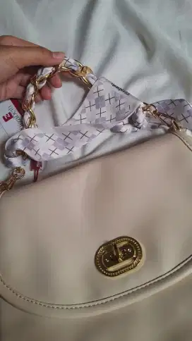 Elizabeth Sling Bag
