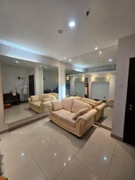 Disewakan apartement Cosmo mansion lantai 24 furnish lokasi strategis