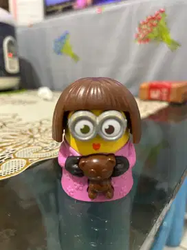 preloved mainan anak figure minion pink