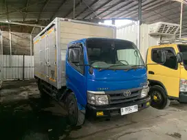 TOYOTA DYNA 130 XT 4.0 BOX 2010