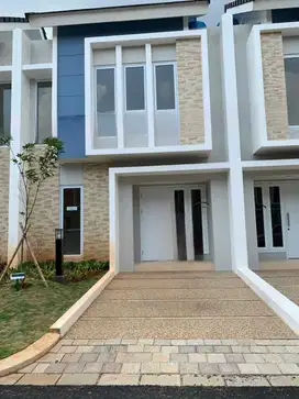 Di Jual Rumah Symponia Summarecon 2 lantai Cantik BU